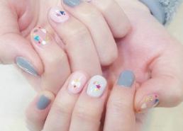 淡雅美甲图片,演绎简约时尚之美