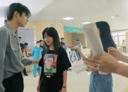娱乐吃瓜记者,吃瓜记者带你探秘明星幕后故事